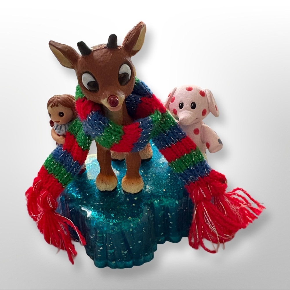 Carlton Cards Rudolph Red-Nosed Reindeer "A Merry Misfit Christmas"Ornament